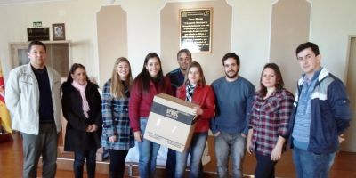 Camaquã - 6 escolas da rede municipal recebem computador interativo e Solução de Lousa Digital