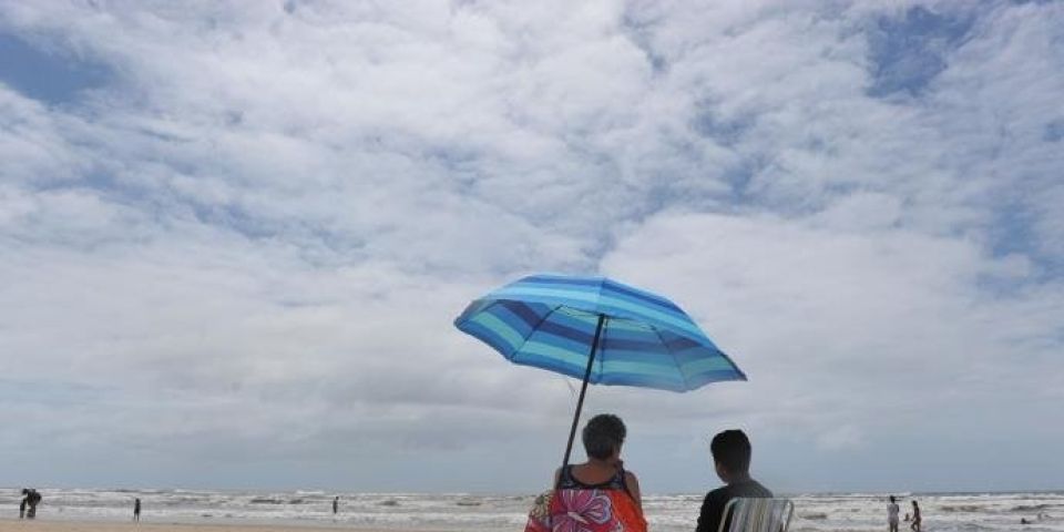 Sol e chuva isolada de verão marcam quarta no RS