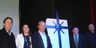 Camaquã - Praça Santa Cruz ganha réplica da Cruz Missioneira nesta terça-feira 