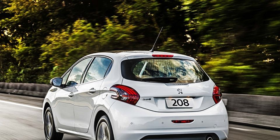 Placas de carro roubado em Porto Alegre são encontradas em Camaquã