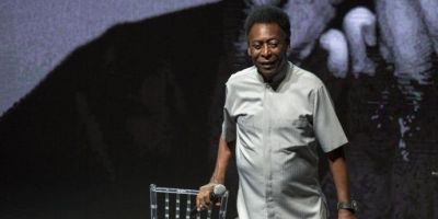 Pelé é hospitalizado com exaustão severa