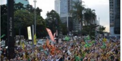 Protestos contra e a favor do ex-presidente Lula marcam véspera do julgamento