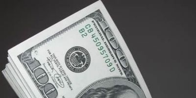 Dólar tem maior queda em oito meses no dia de julgamento de Lula