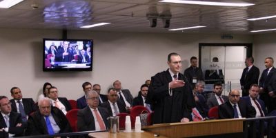 Por 3 a 0, desembargadores do TRF4 mantêm condenação de Lula no caso triplex