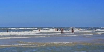 Cai o número de praias impróprias para banho no RS