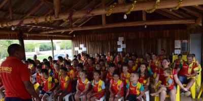Corpo de Bombeiros promove palestra e brindes no Balneário de Cristal