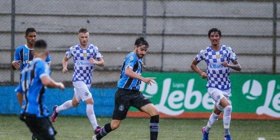 Time de transição do Grêmio repete erros e perde a terceira seguida no Gauchão