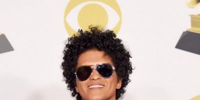 Bruno Mars surpreende e domina o Grammy