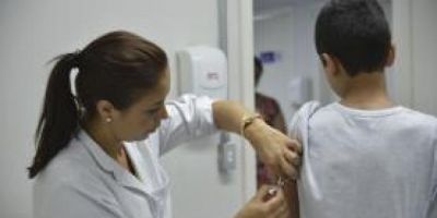 Vacina contra febre amarela deve ser aplicada dez dias antes da viagem
