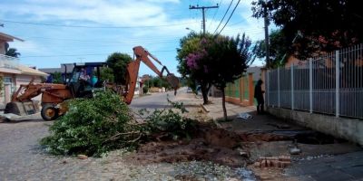 SMIT realiza obras de drenagem em bairros em Camaquã