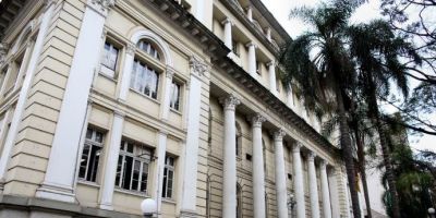 Governo do RS paga salários de até R$ 2,7 mil nesta quarta-feira