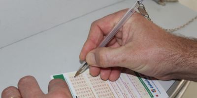 Mega-Sena acumula pela 5ª vez seguida e poderá pagar R$ 48 milhões