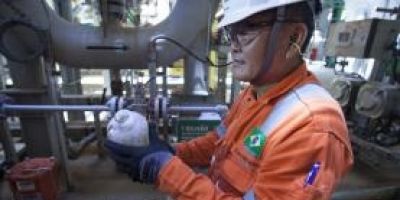 Petrobras anuncia terceiro aumento da gasolina em fevereiro