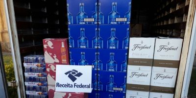 Receita Federal apreende bebidas no Porto de Rio Grande