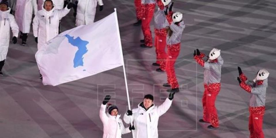 MUNDO: Coreias desfilam sob uma mesma bandeira na abertura dos Jogos de Inverno
