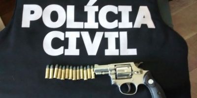 Polícia Civil prende homem por posse irregular de arma de fogo no Cristal