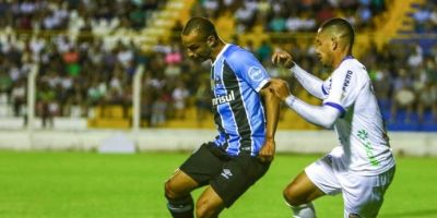 Grêmio perde mais uma e volta à zona de rebaixamento no Gauchão