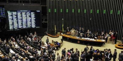 Câmara aprova decreto de intervenção no Rio; senadores votam medida nesta terça