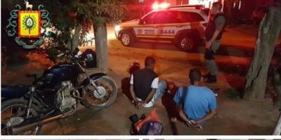 Dupla é presa com moto furtada no bairro Getúlio Vargas em Camaquã