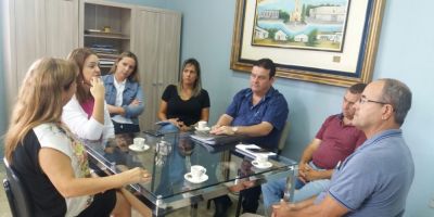 Reunião entre vereadores e secretária trata sobre transporte escolar no interior de Camaquã