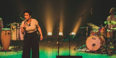 Arte Sesc promove turnê do show “Tributo a Elis Regina”, com Camila Lopez e O Arrastão