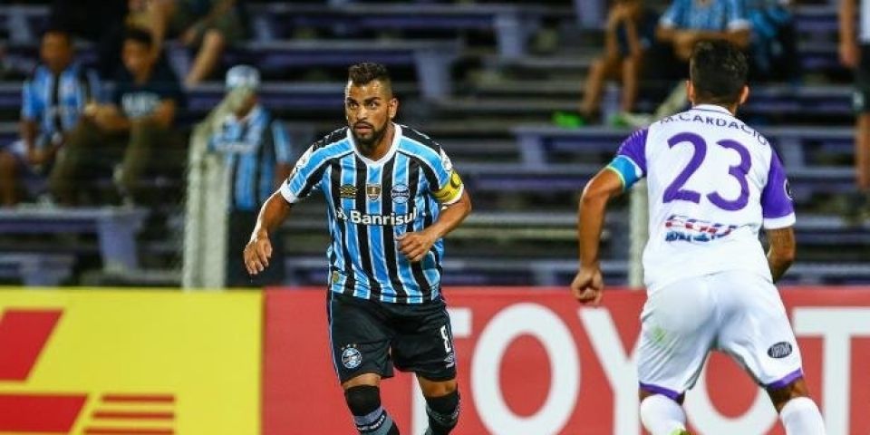 Grêmio deixa vitória escapar no fim do jogo contra o Defensor