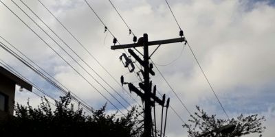 Ao menos 11 mil clientes da CEEE seguem sem energia em função do temporal
