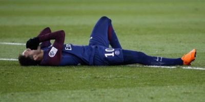 PSG confirma que Neymar passará por cirurgia no pé