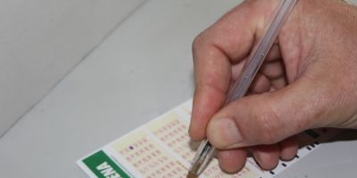 Mega-Sena acumula e deverá sortear R$ 15 milhões no próximo concurso