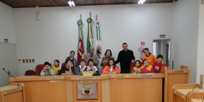 Camaquã - alunos da escola do Sesc visitam o Poder Legislativo