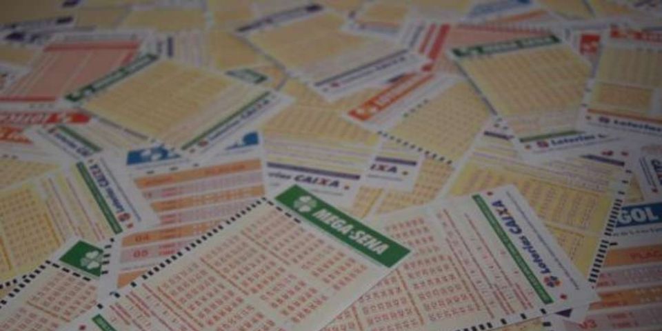 Mega-Sena pode pagar R$ 15 milhões em sorteio deste sábado