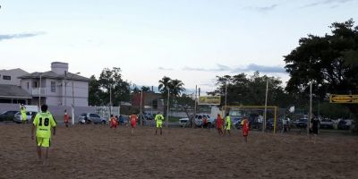 Tem bola rolando na Prainha pelo Campeonato de Verão de Camaquã