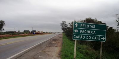Trânsito em meia-pista na BR-116 nesta manhã, entre o Km 411 e 412 em Camaquã