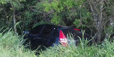 Carro roubado em Camaquã durante assalto é encontrado abandonado às margens da BR-116