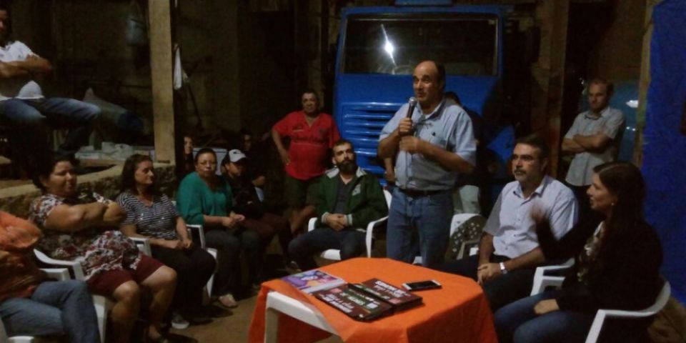 Henrique Fontana e Zé Nunes conversam com moradores do Bonito e ouvem as reivindicações 