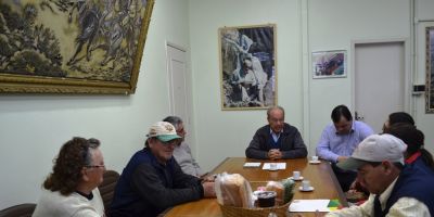 Camaquã - prefeito recebe produtores e concede mais 6 meses para eles se adequarem à legislação sanitária