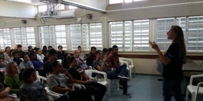 Polícia Civil realiza palestra sobre violência doméstica contra mulher, no CIEP em Camaquã