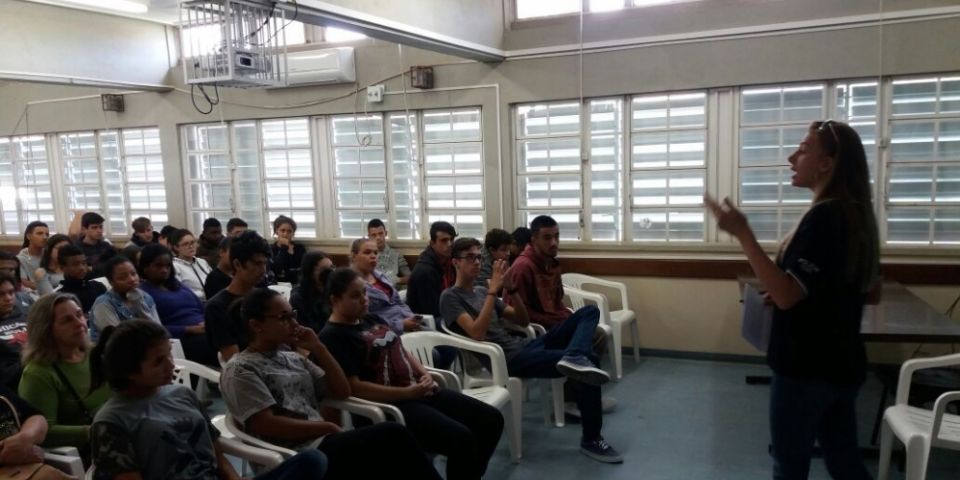 Polícia Civil realiza palestra sobre violência doméstica contra mulher, no CIEP em Camaquã