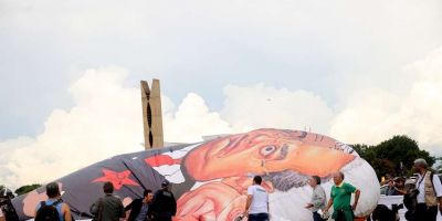 Manifestantes pró e contra Lula fazem ato em frente ao STF