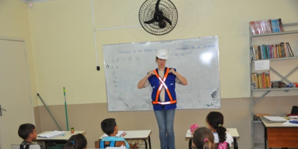 Gestão Ambiental orienta pais, alunos e professores sobre segurança perto das obras da BR-116