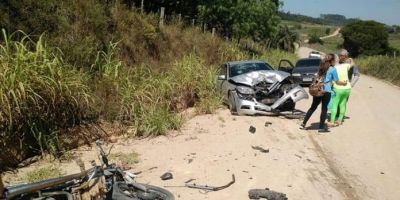 Menor fica ferido ao colidir de moto contra carro em Garambéu, interior de Cerro Grande do Sul