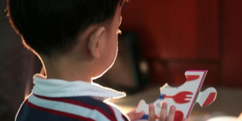 Dia Mundial de Conscientização sobre o Autismo foca em meninas e mulheres