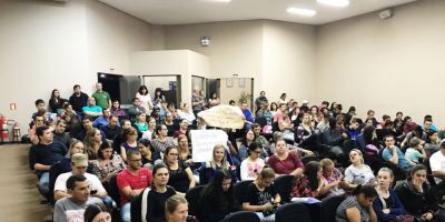 Grupo de servidores públicos realizou manifestação na Câmara de Vereadores de Dom Feliciano