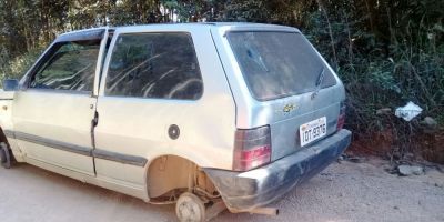 Carro "depenado" é encontrado abandonado no interior de Sentinela do Sul