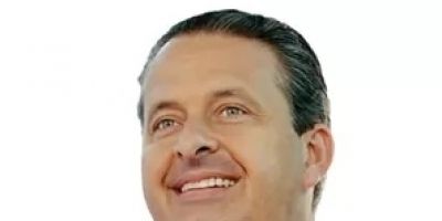 Restos mortais de Eduardo Campos e equipe chegam à IML de São Paulo