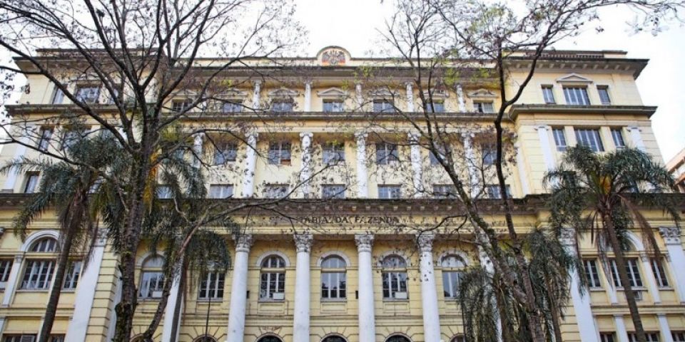 Servidores do RS que ganham até R$ 6 mil terão salário quitado nesta quarta-feira