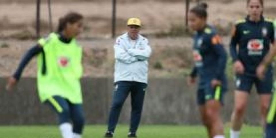 Classificada para a fase final, seleção feminina joga hoje contra a Bolívia