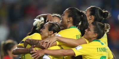 Brasil lidera com Argentina Copa América de futebol feminino