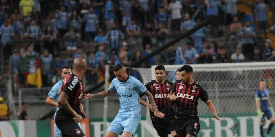 Grêmio e Atlético-PR empatam em bom jogo na Arena