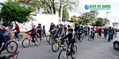 Camaquã - alunos do Colégio Sete de Setembro realizam passeio ciclístico pelas ruas do centro da cidade 